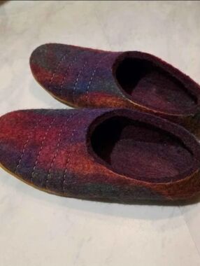 Bure Bure Wool Felted Slippers Cocoon Style Rainbow 9 -9.5 Like New!!!
